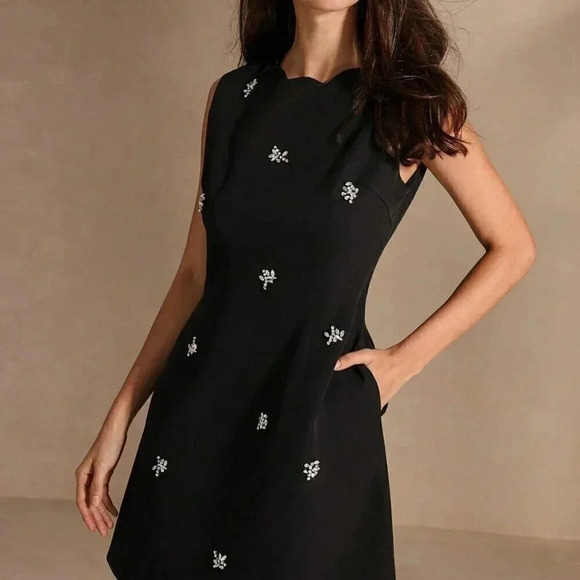 Black Elegant Women's Round Neckline Sleeveless Dress - Picture 6 of 7
